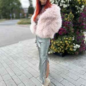 Khaki viskoosihame pitsireunalla