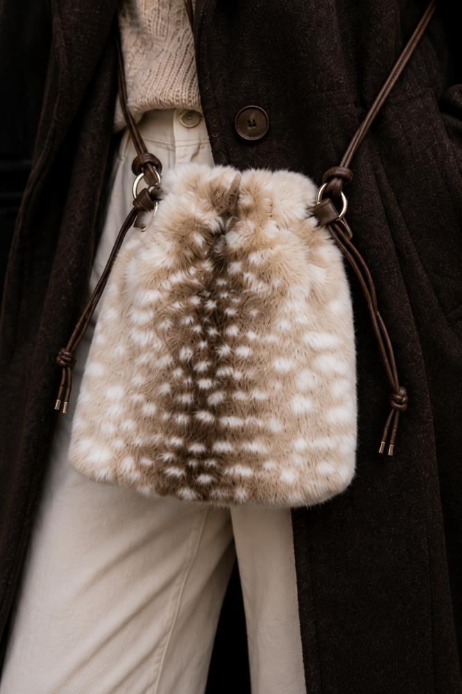 Tekoturkislaukku – Deer Beige - Image 3